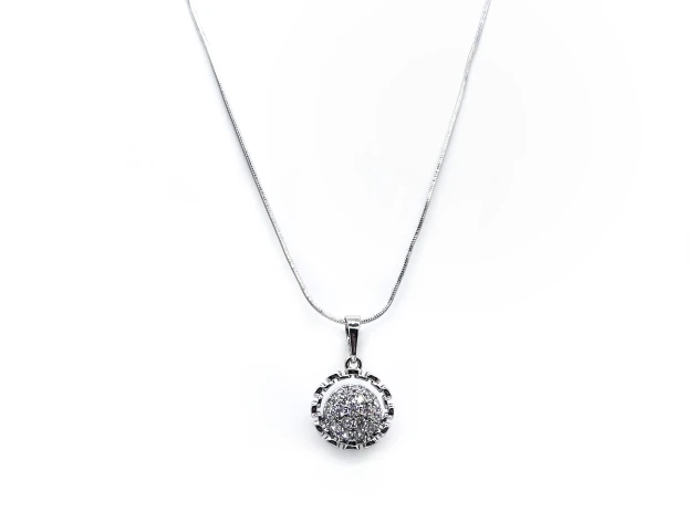 pandantiv pe lantisor buc 00090