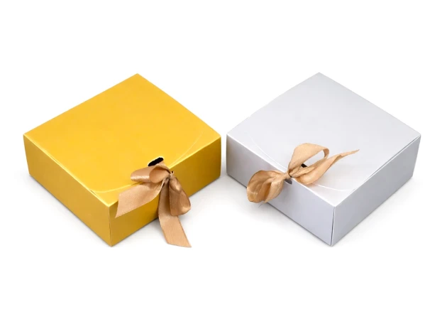 cutii cadou 24x24x6cm set.12buc. 00140