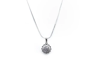 pandantiv pe lantisor buc 00090