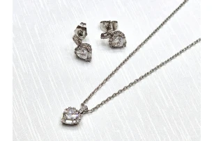 set pandantiv pe lantisor+cercei  00130
