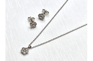 set pandantiv pe lantisor+cercei  00116