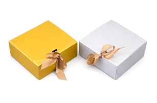 cutii cadou 24x24x6cm set.12buc. 00140